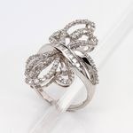 серебряное кольцо с цирконом  59080671